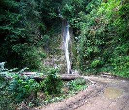 Водопад у села Бзогу