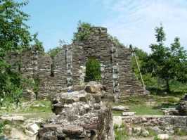 Развалины Храма в Лоо